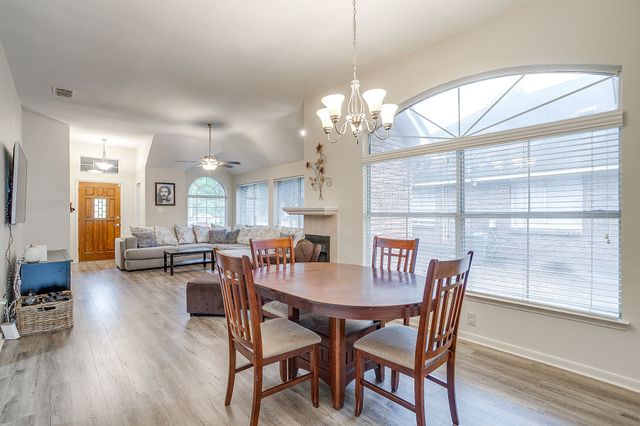 5720 Polo Club Drive, Arlington, TX 76017