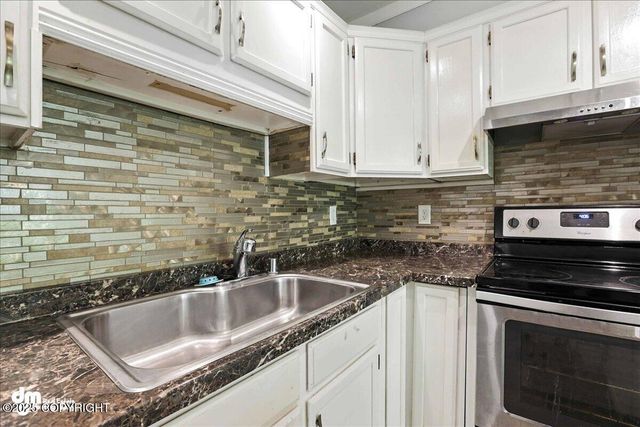 926 W 80th Avenue, Anchorage, AK 99518