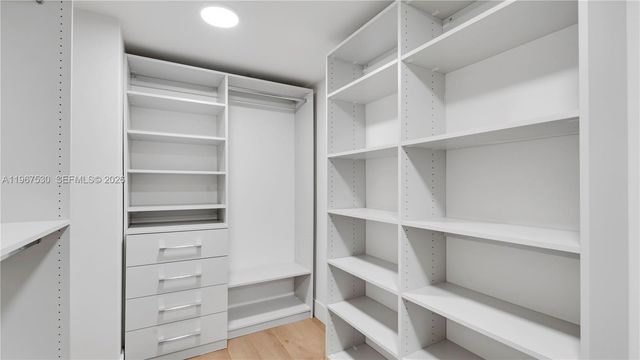 555 NE 34th St 204, Miami, FL 33137