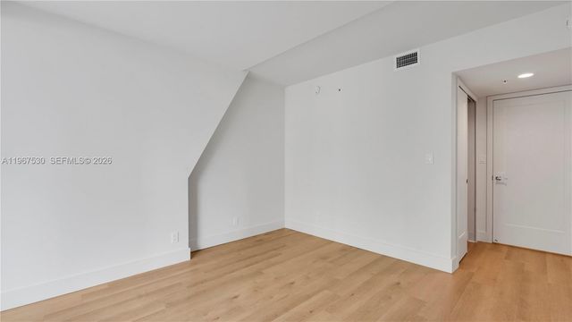 555 NE 34th St 204, Miami, FL 33137