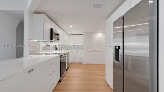 555 NE 34th St 204, Miami, FL 33137