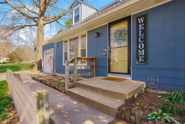7409 Ash Street, Prairie Village, KS 66208