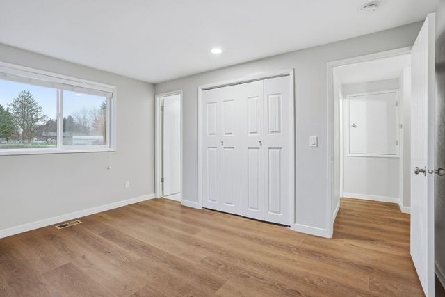 414 S Henry Rd, Greenacres, WA 99016