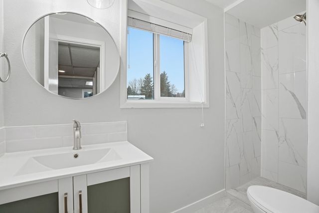 414 S Henry Rd, Greenacres, WA 99016