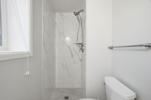 414 S Henry Rd, Greenacres, WA 99016