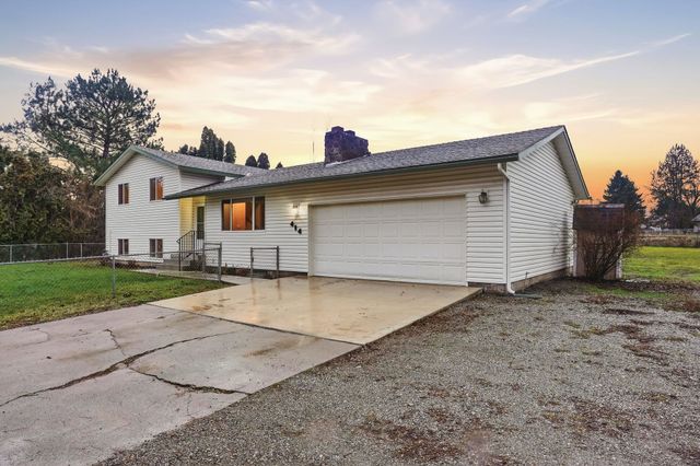 414 S Henry Rd, Greenacres, WA 99016