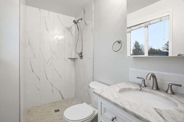 414 S Henry Rd, Greenacres, WA 99016