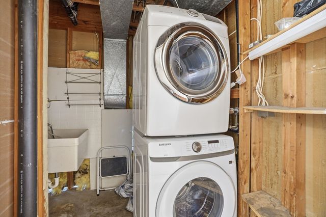 414 S Henry Rd, Greenacres, WA 99016