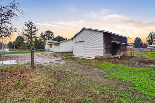 414 S Henry Rd, Greenacres, WA 99016