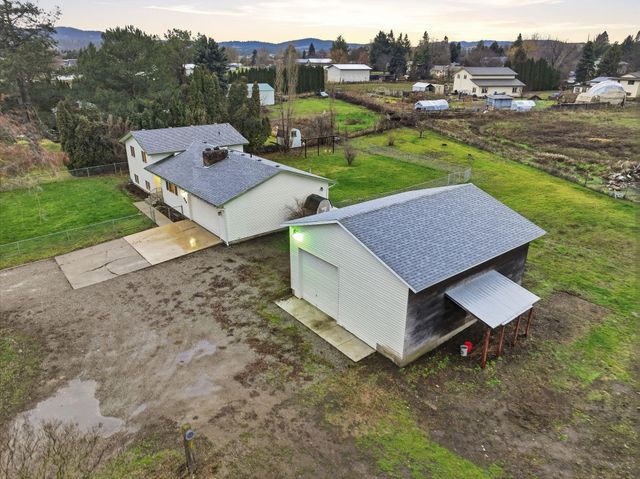 414 S Henry Rd, Greenacres, WA 99016