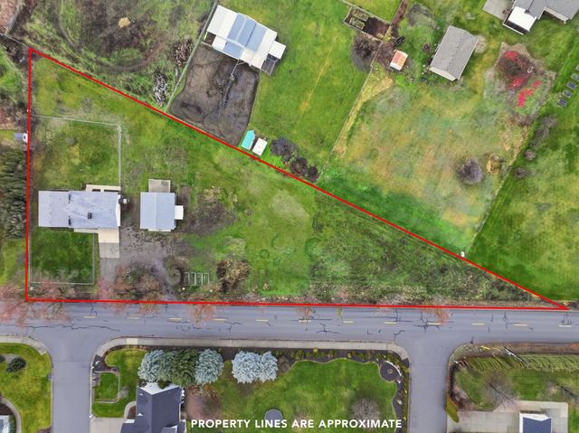 414 S Henry Rd, Greenacres, WA 99016