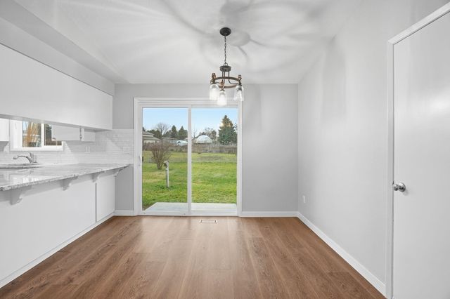 414 S Henry Rd, Greenacres, WA 99016