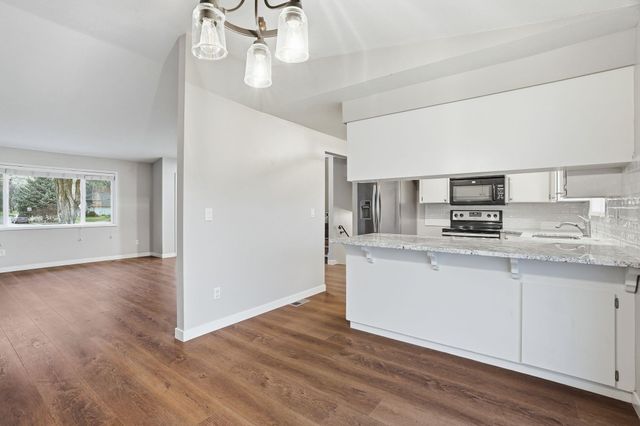 414 S Henry Rd, Greenacres, WA 99016