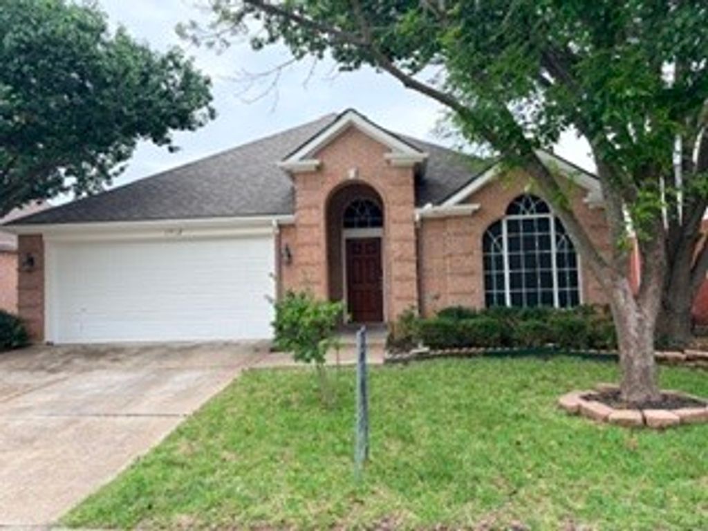 1912 Oak Hollow Drive, Bedford, TX 76021