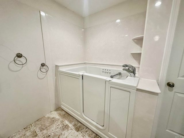 211 RG Lagrone Dr, Hamburg, AR 71646