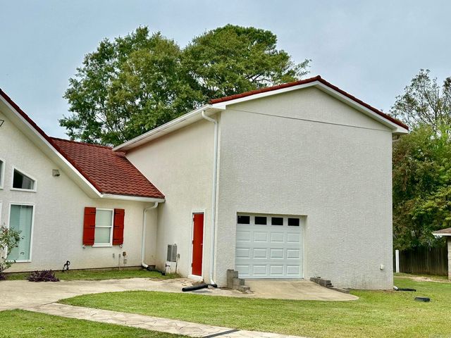 211 RG Lagrone Dr, Hamburg, AR 71646