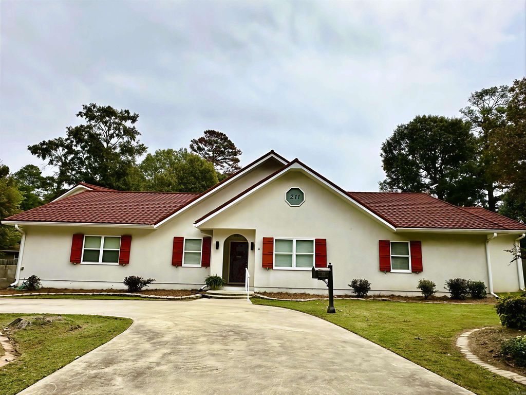 211 RG Lagrone Dr, Hamburg, AR 71646