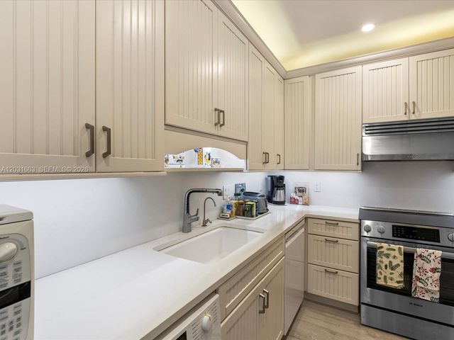 2160 Ibis Isle Road 3, Palm Beach, FL 33480