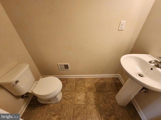 104 O'FLANNERY CT, Martinsburg, WV 25403