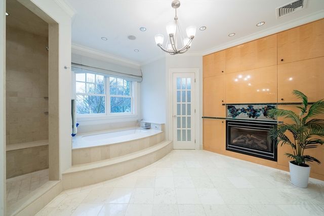 16 Meriam St, Lexington, MA 02420