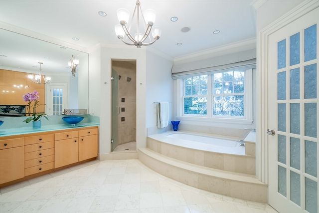 16 Meriam St, Lexington, MA 02420