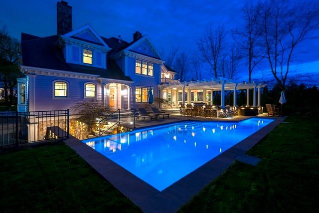 16 Meriam St, Lexington, MA 02420