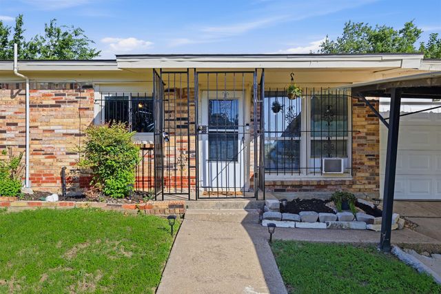 2308 Tanneyhill Lane, Fort Worth, TX 76112