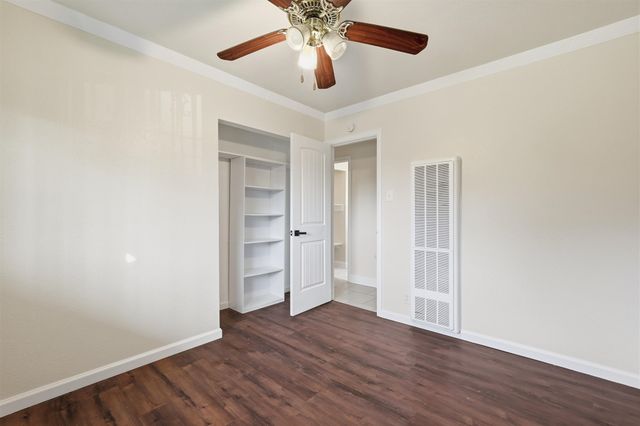 2308 Tanneyhill Lane, Fort Worth, TX 76112