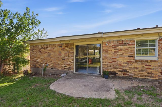 2308 Tanneyhill Lane, Fort Worth, TX 76112