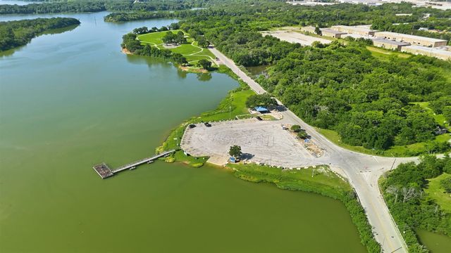 2308 Tanneyhill Lane, Fort Worth, TX 76112