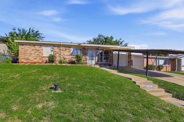 2308 Tanneyhill Lane, Fort Worth, TX 76112