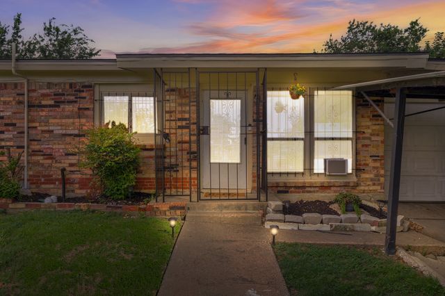 2308 Tanneyhill Lane, Fort Worth, TX 76112