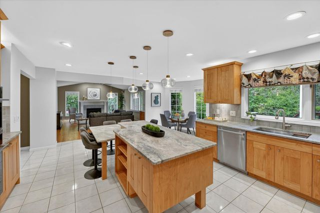 1452 Lockmoor Drive, Troy, MI 48084