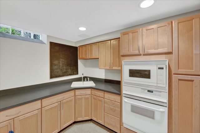 1452 Lockmoor Drive, Troy, MI 48084