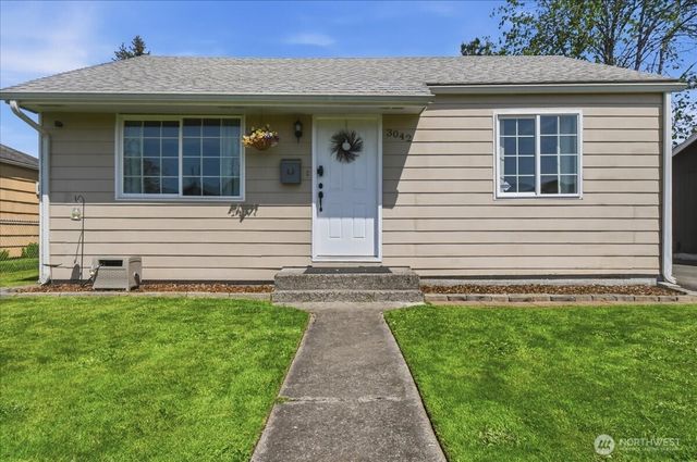 3042 Field Street, Longview, WA 98632