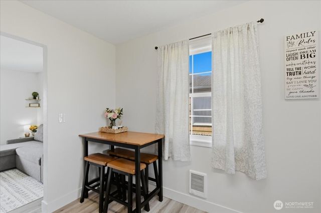 3042 Field Street, Longview, WA 98632