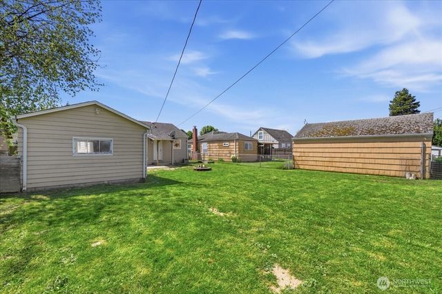 3042 Field Street, Longview, WA 98632