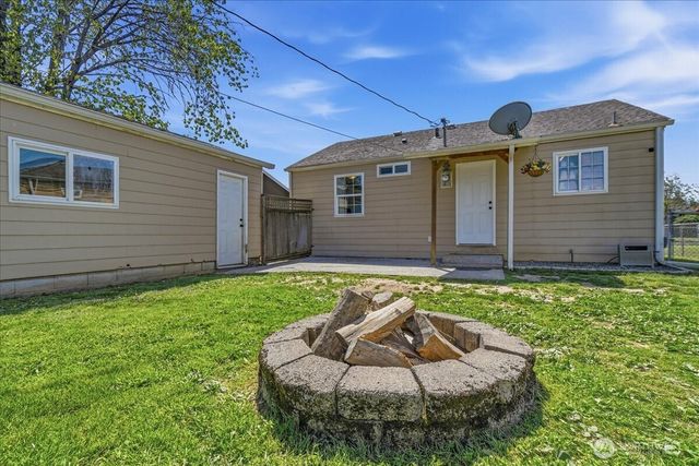 3042 Field Street, Longview, WA 98632