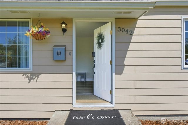 3042 Field Street, Longview, WA 98632