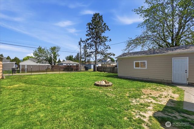3042 Field Street, Longview, WA 98632