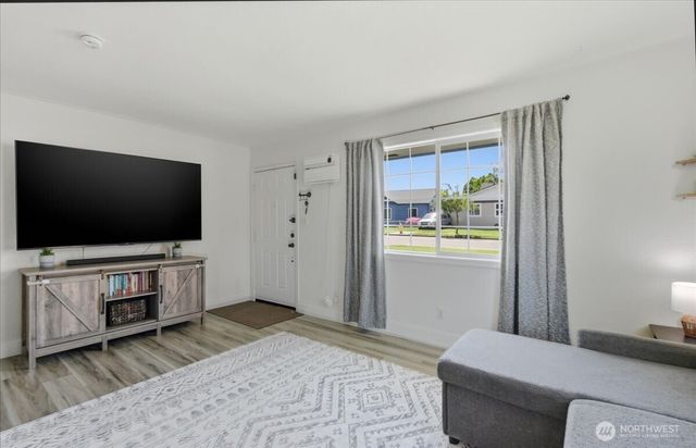 3042 Field Street, Longview, WA 98632