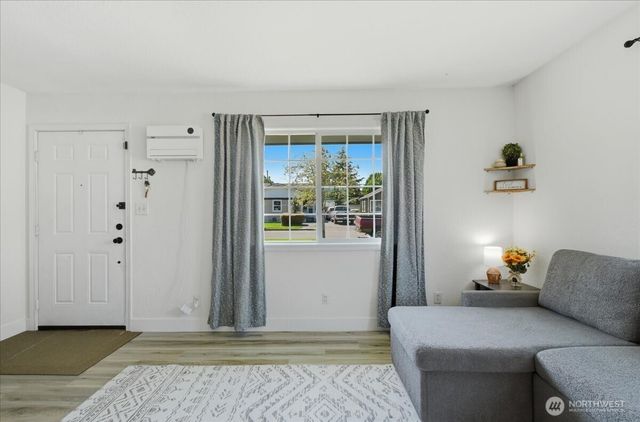 3042 Field Street, Longview, WA 98632