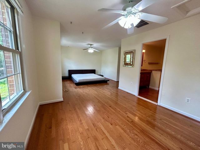 5916 DORCHESTER WAY, North Bethesda, MD 20852