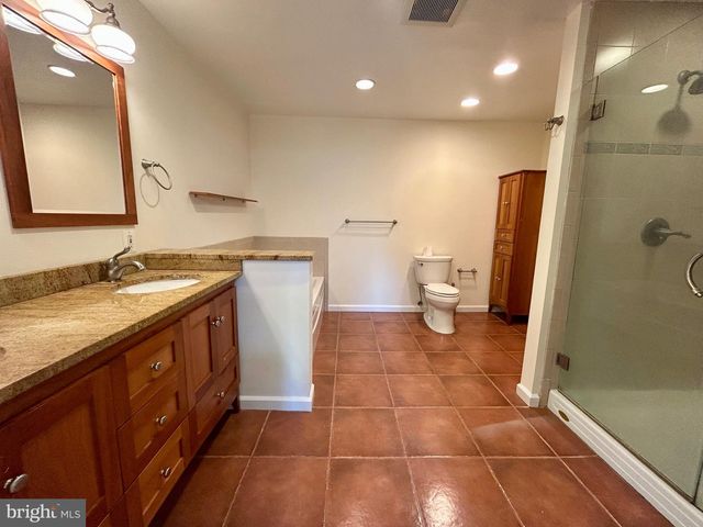 5916 DORCHESTER WAY, North Bethesda, MD 20852