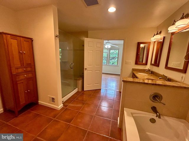 5916 DORCHESTER WAY, North Bethesda, MD 20852