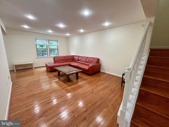 5916 DORCHESTER WAY, North Bethesda, MD 20852