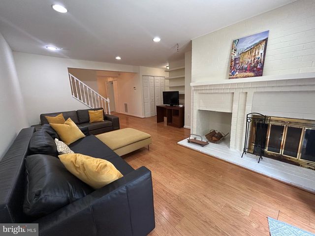 5916 DORCHESTER WAY, North Bethesda, MD 20852