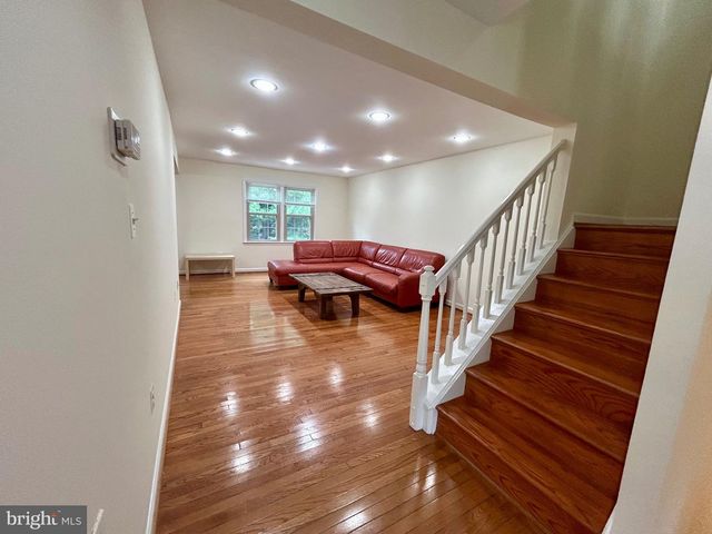 5916 DORCHESTER WAY, North Bethesda, MD 20852