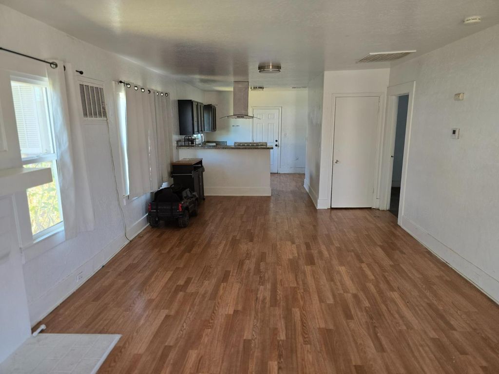 Image 2 of property listing at 1426 E Patterson Avenue, Fresno, CA 93728