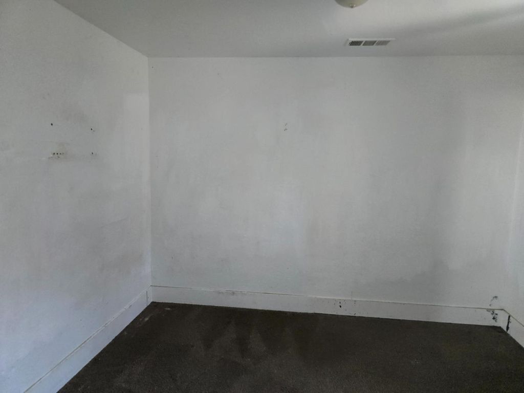 Image 5 of property listing at 1426 E Patterson Avenue, Fresno, CA 93728